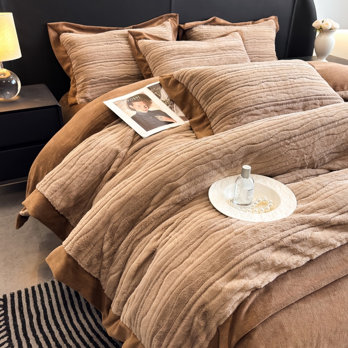 91家纺网 家纺一手货源 找家纺 九花鹿 2025新款380克宽边丹麦皮草绒四件套-波纹系列 波纹-可可棕