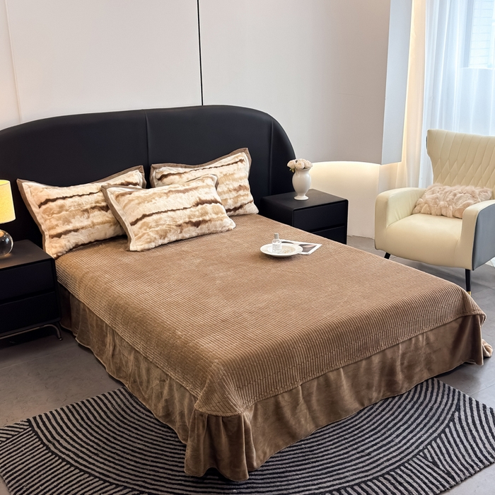 91家纺网 家纺一手货源 找家纺 九花鹿 2025新款380克宽边丹麦皮草绒四件套-维也纳系列 维也纳-奶茶咖