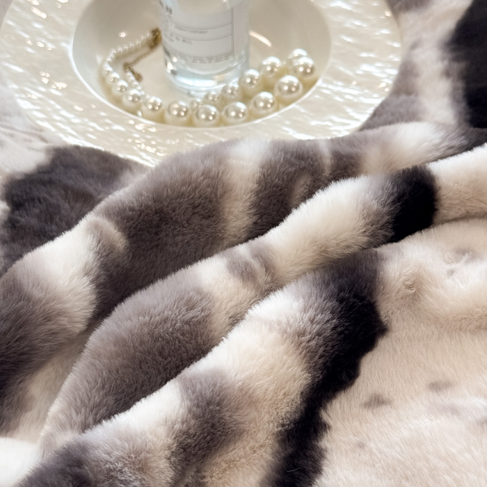 91家纺网 家纺一手货源 找家纺 （总）九花鹿 2025新款380克宽边丹麦皮草绒四件套-维也纳系列