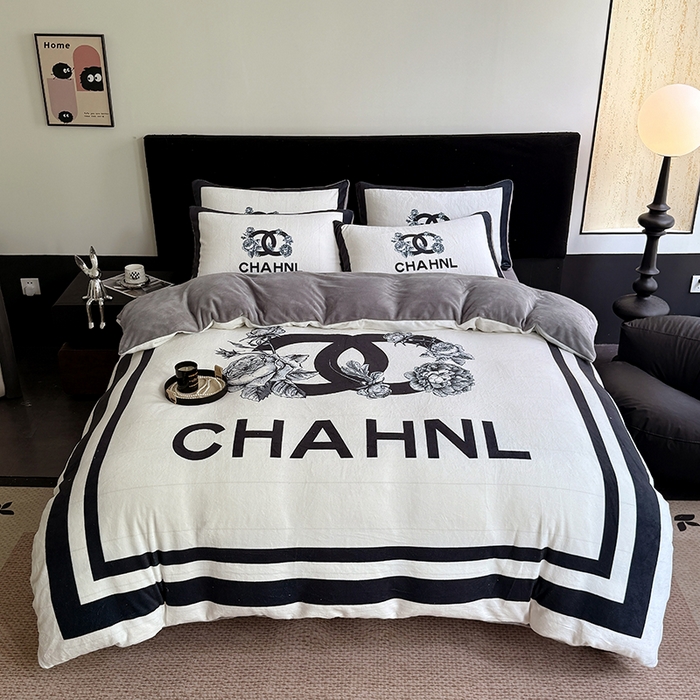 91家纺网 家纺一手货源 找家纺 摩卡（乐趣） 2025新款牛奶绒大版数码印花四件套 罗兰粉