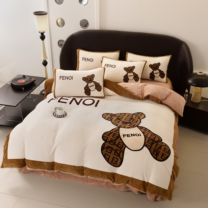 91家纺网 家纺一手货源 找家纺 摩卡（乐趣） 2025新款牛奶绒大版数码印花四件套 芬利熊