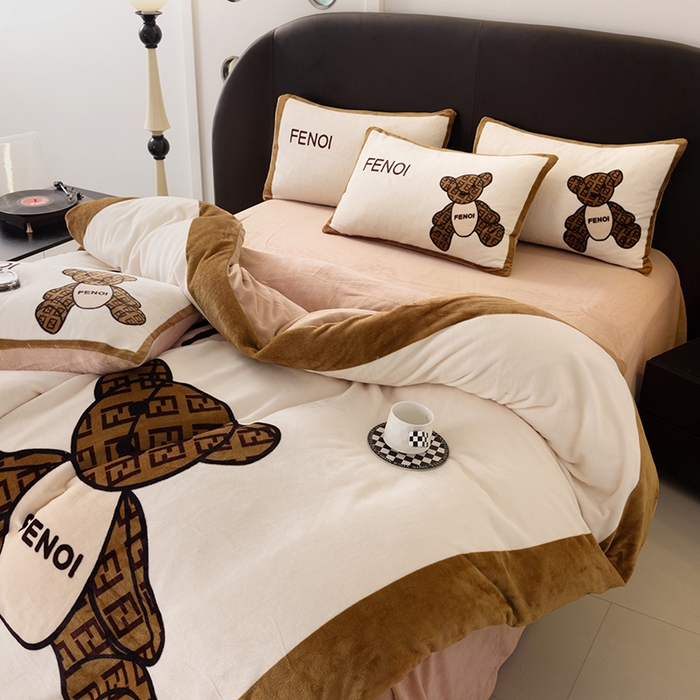 91家纺网 家纺一手货源 找家纺 摩卡（乐趣） 2025新款牛奶绒大版数码印花四件套 芬利熊