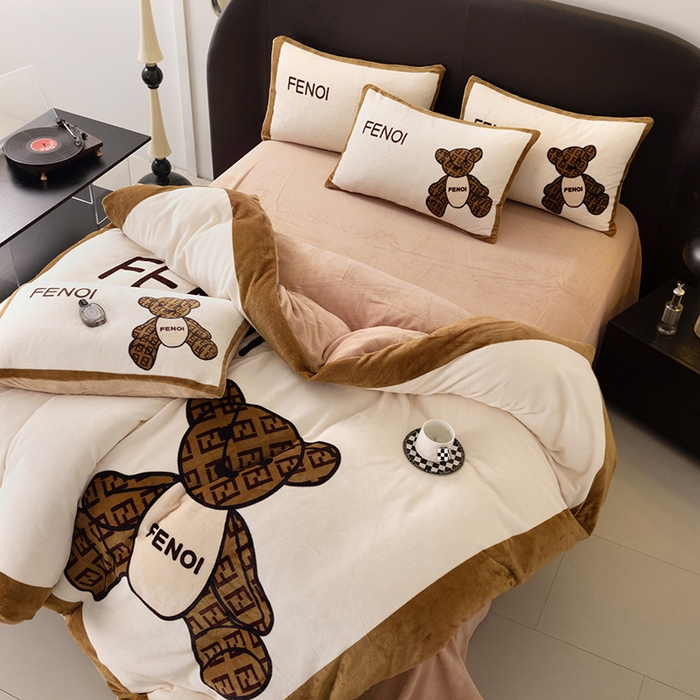 91家纺网 家纺一手货源 找家纺 摩卡（乐趣） 2025新款牛奶绒大版数码印花四件套 芬利熊