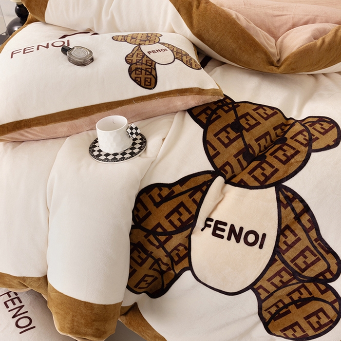 91家纺网 家纺一手货源 找家纺 摩卡（乐趣） 2025新款牛奶绒大版数码印花四件套 芬利熊