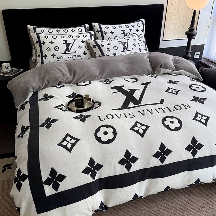 91家纺网 家纺一手货源 找家纺 摩卡（乐趣） 2025新款牛奶绒大版数码印花四件套 黑白V