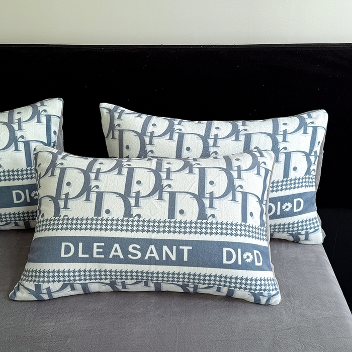 91家纺网 家纺一手货源 找家纺 摩卡（乐趣） 2025新款牛奶绒大版数码印花四件套 灰迪