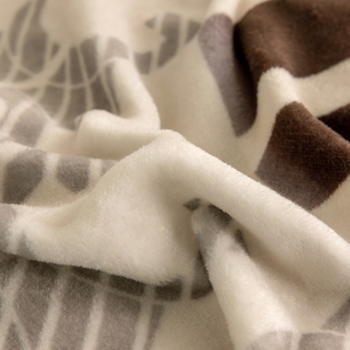 91家纺网 家纺一手货源 找家纺 摩卡（乐趣） 2025新款牛奶绒大版数码印花四件套 卡布熊