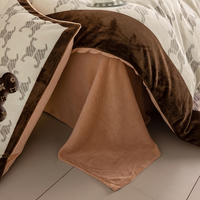 91家纺网 家纺一手货源 找家纺 摩卡（乐趣） 2025新款牛奶绒大版数码印花四件套 卡布熊