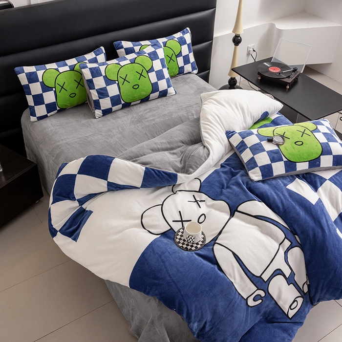 91家纺网 家纺一手货源 找家纺 摩卡（乐趣） 2025新款牛奶绒大版数码印花四件套 蓝白格