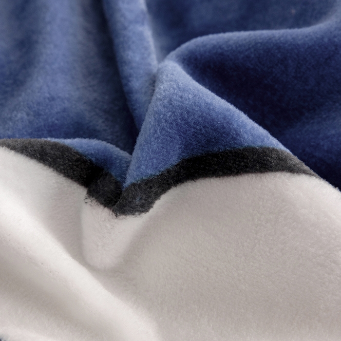 91家纺网 家纺一手货源 找家纺 摩卡（乐趣） 2025新款牛奶绒大版数码印花四件套 蓝白格