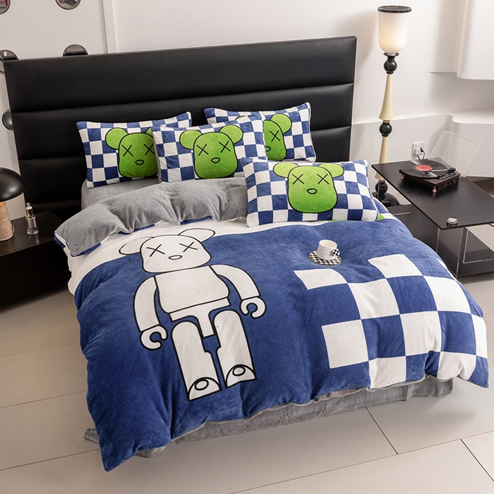 91家纺网 家纺一手货源 找家纺 摩卡（乐趣） 2025新款牛奶绒大版数码印花四件套 蓝白格