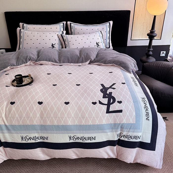 91家纺网 家纺一手货源 找家纺 摩卡（乐趣） 2025新款牛奶绒大版数码印花四件套 罗兰粉