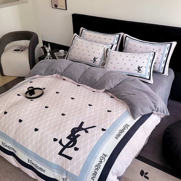 91家纺网 家纺一手货源 找家纺 摩卡（乐趣） 2025新款牛奶绒大版数码印花四件套 罗兰粉