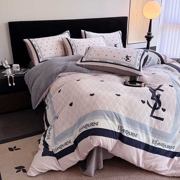 91家纺网 家纺一手货源 找家纺 摩卡（乐趣） 2025新款牛奶绒大版数码印花四件套 罗兰粉