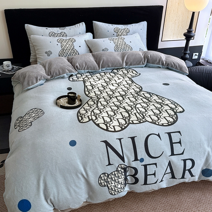 91家纺网 家纺一手货源 找家纺 摩卡（乐趣） 2025新款牛奶绒大版数码印花四件套 萌迪