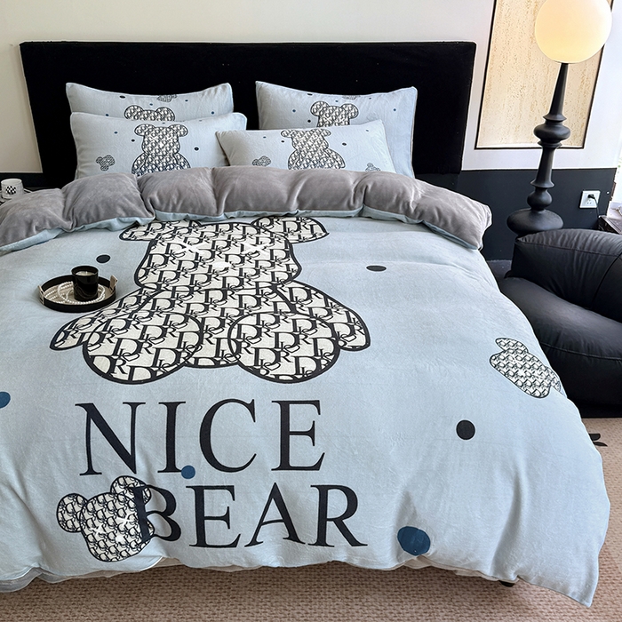 91家纺网 家纺一手货源 找家纺 摩卡（乐趣） 2025新款牛奶绒大版数码印花四件套 萌迪