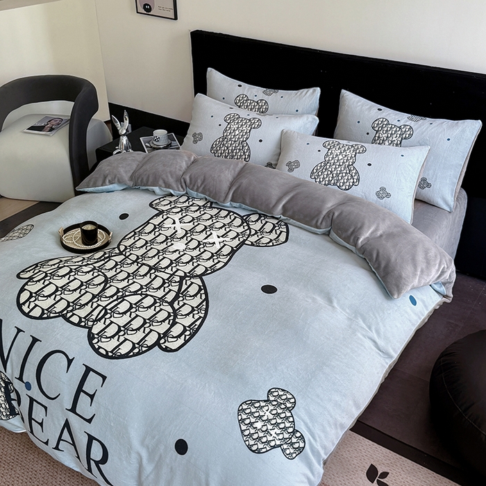 91家纺网 家纺一手货源 找家纺 摩卡（乐趣） 2025新款牛奶绒大版数码印花四件套 萌迪