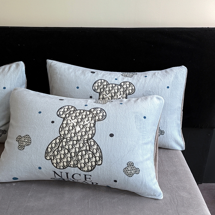 91家纺网 家纺一手货源 找家纺 摩卡（乐趣） 2025新款牛奶绒大版数码印花四件套 萌迪