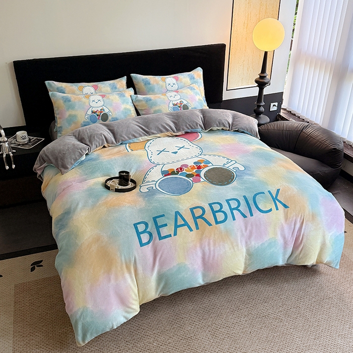 91家纺网 家纺一手货源 找家纺 摩卡（乐趣） 2025新款牛奶绒大版数码印花四件套 七彩熊