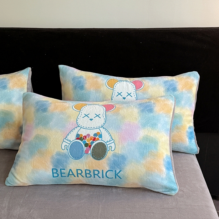 91家纺网 家纺一手货源 找家纺 摩卡（乐趣） 2025新款牛奶绒大版数码印花四件套 七彩熊