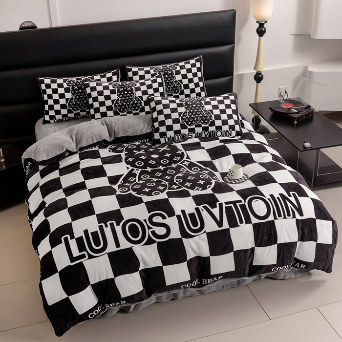 91家纺网 家纺一手货源 找家纺 摩卡（乐趣） 2025新款牛奶绒大版数码印花四件套 棋盘格公仔