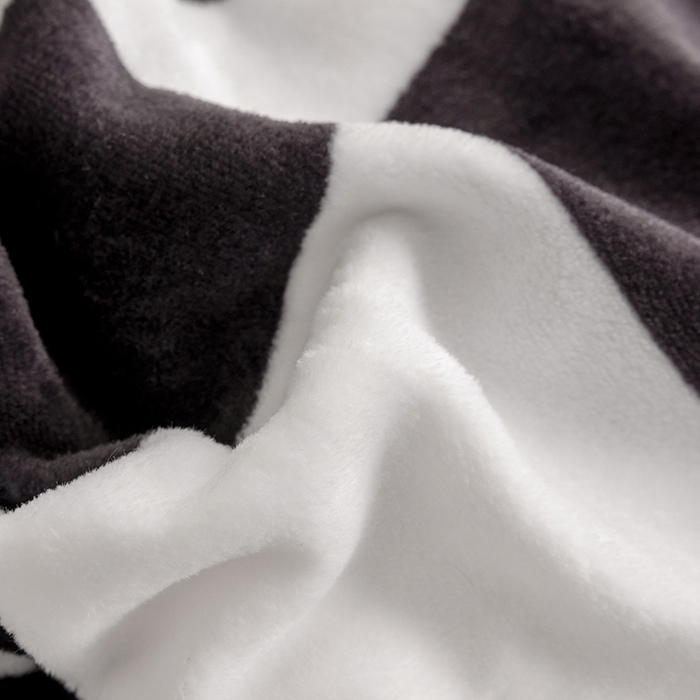 91家纺网 家纺一手货源 找家纺 摩卡（乐趣） 2025新款牛奶绒大版数码印花四件套 棋盘格公仔