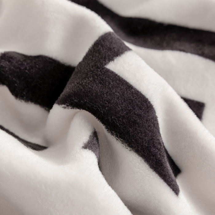 91家纺网 家纺一手货源 找家纺 摩卡（乐趣） 2025新款牛奶绒大版数码印花四件套 山茶花