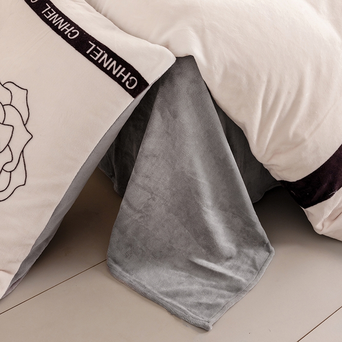 91家纺网 家纺一手货源 找家纺 摩卡（乐趣） 2025新款牛奶绒大版数码印花四件套 山茶花