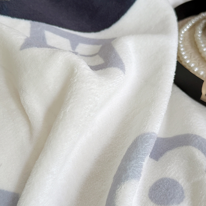 91家纺网 家纺一手货源 找家纺 摩卡（乐趣） 2025新款牛奶绒大版数码印花四件套 熊头白