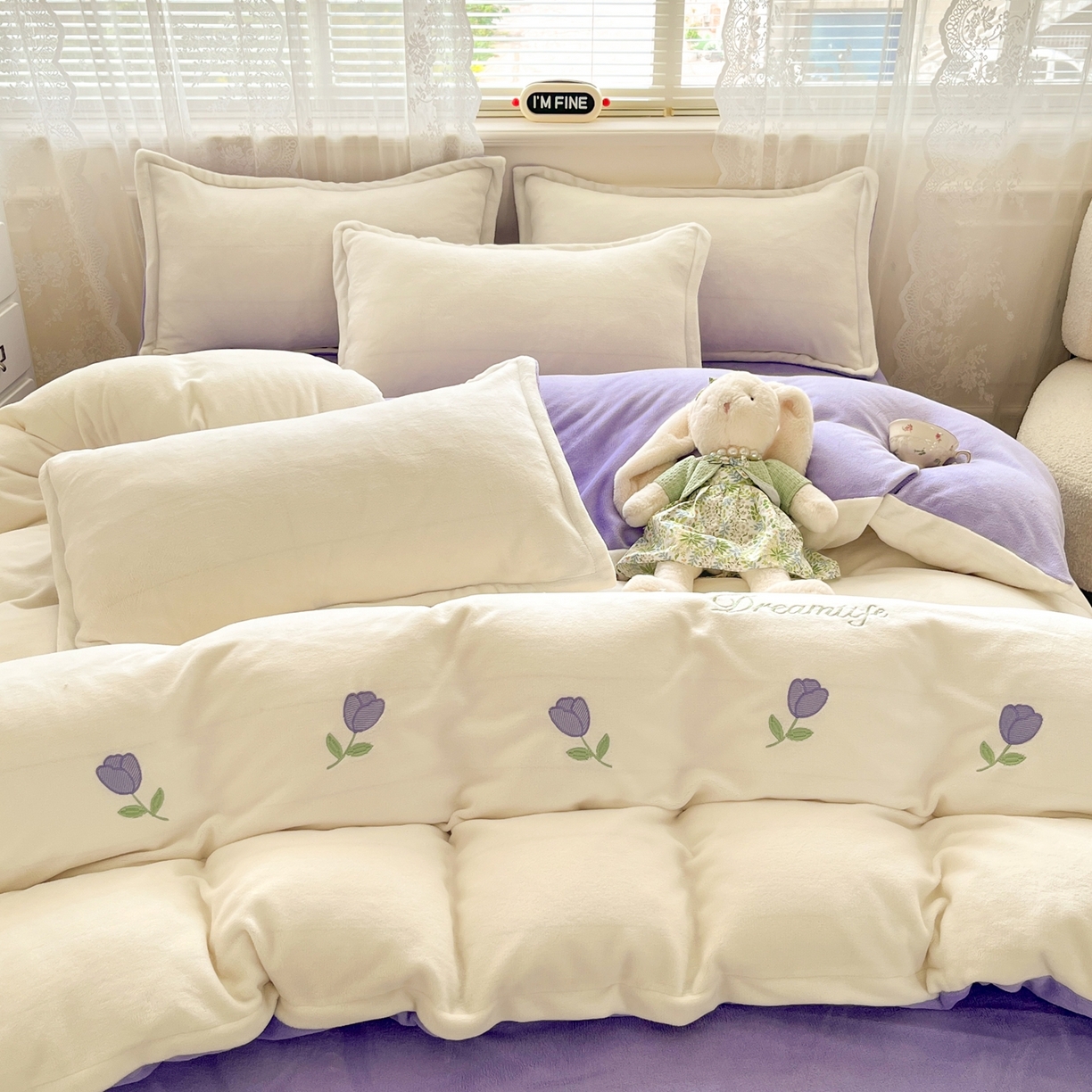 91家纺网 家纺一手货源 找家纺 伊梵居2025新款加厚贴布绣牛奶绒四件套 郁金香-奶白紫