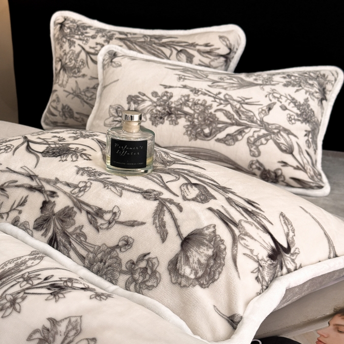 91家纺网 家纺一手货源 找家纺 诺梵2025新款牛8斤奶绒印花包边四件套铃兰花香-灰