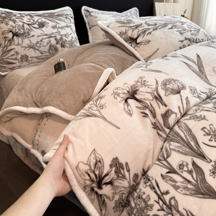 91家纺网 家纺一手货源 找家纺 诺梵2025新款牛8斤奶绒印花包边四件套铃兰花香-灰