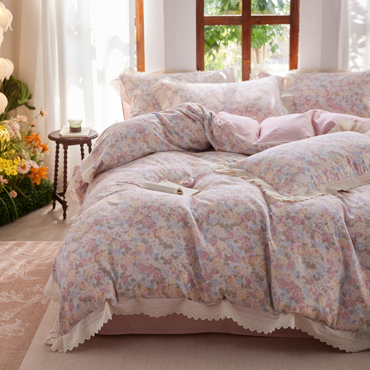 91家纺网 家纺一手货源 找家纺 清雅福 2026春夏新品韩版全棉双层纱镂空花边系列四件套 半岛花园-粉