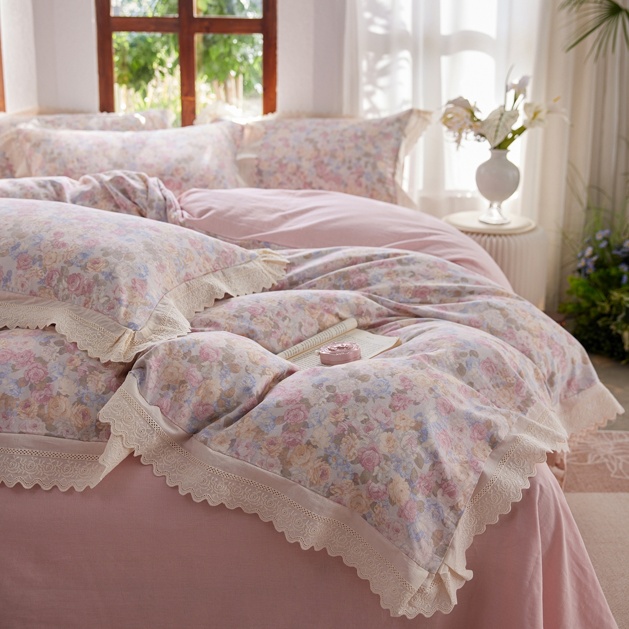 91家纺网 家纺一手货源 找家纺 清雅福 2026春夏新品韩版全棉双层纱镂空花边系列四件套 半岛花园-粉