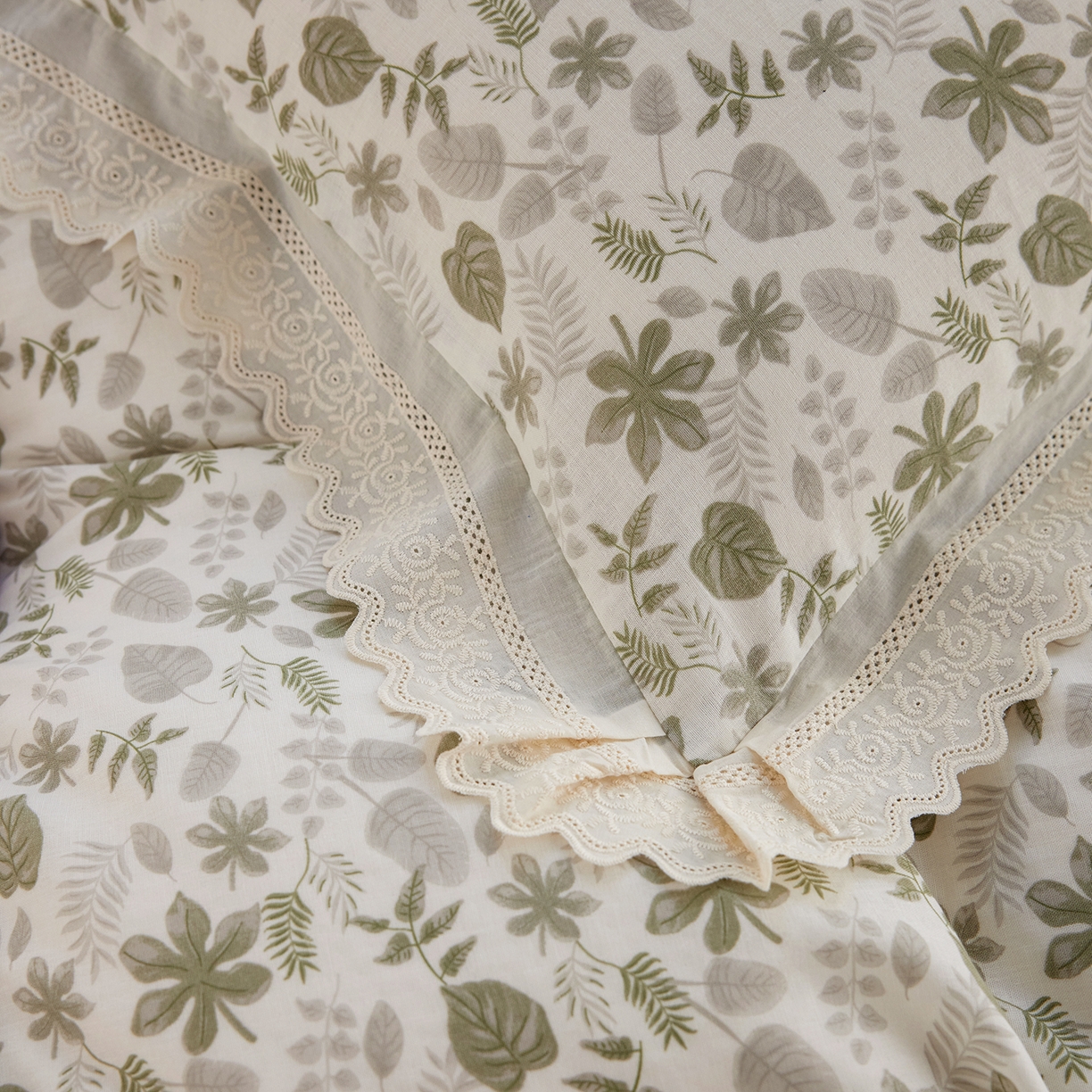 91家纺网 家纺一手货源 找家纺 清雅福 2026春夏新品韩版全棉双层纱镂空花边系列四件套 芊叶