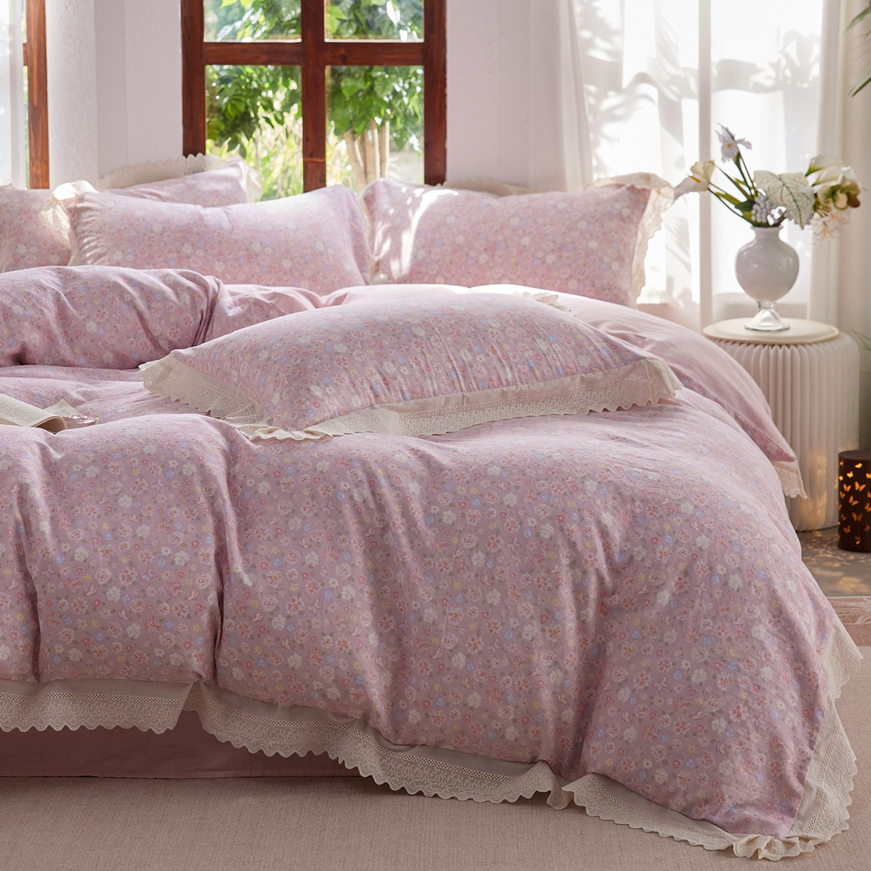 91家纺网 家纺一手货源 找家纺 清雅福 2026春夏新品韩版全棉双层纱镂空花边系列四件套 少女花季