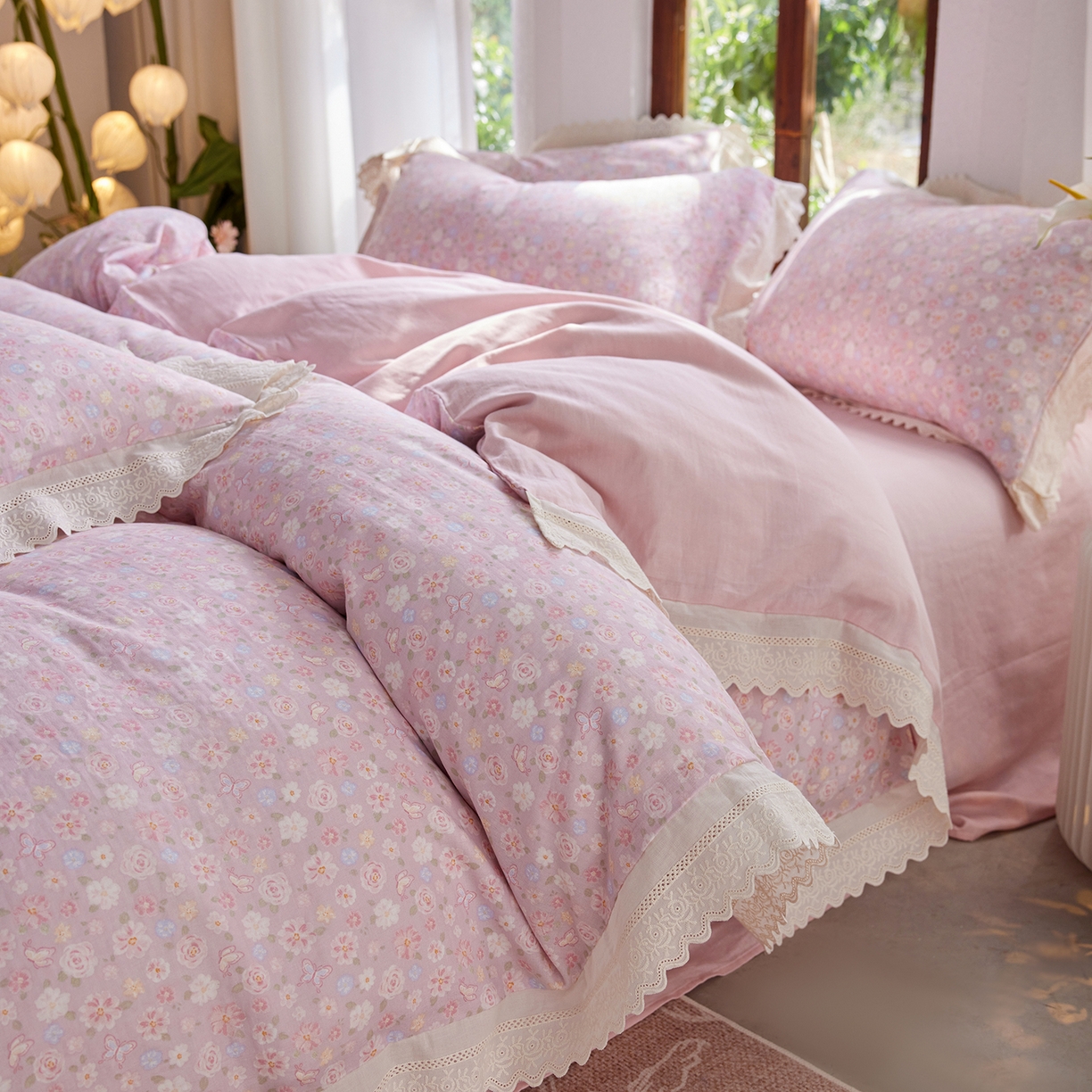 91家纺网 家纺一手货源 找家纺 清雅福 2026春夏新品韩版全棉双层纱镂空花边系列四件套 少女花季