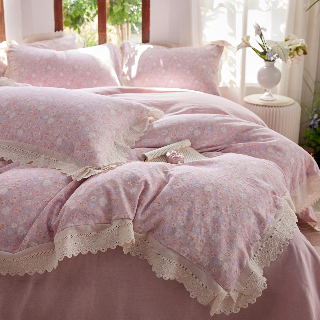 91家纺网 家纺一手货源 找家纺 清雅福 2026春夏新品韩版全棉双层纱镂空花边系列四件套 少女花季