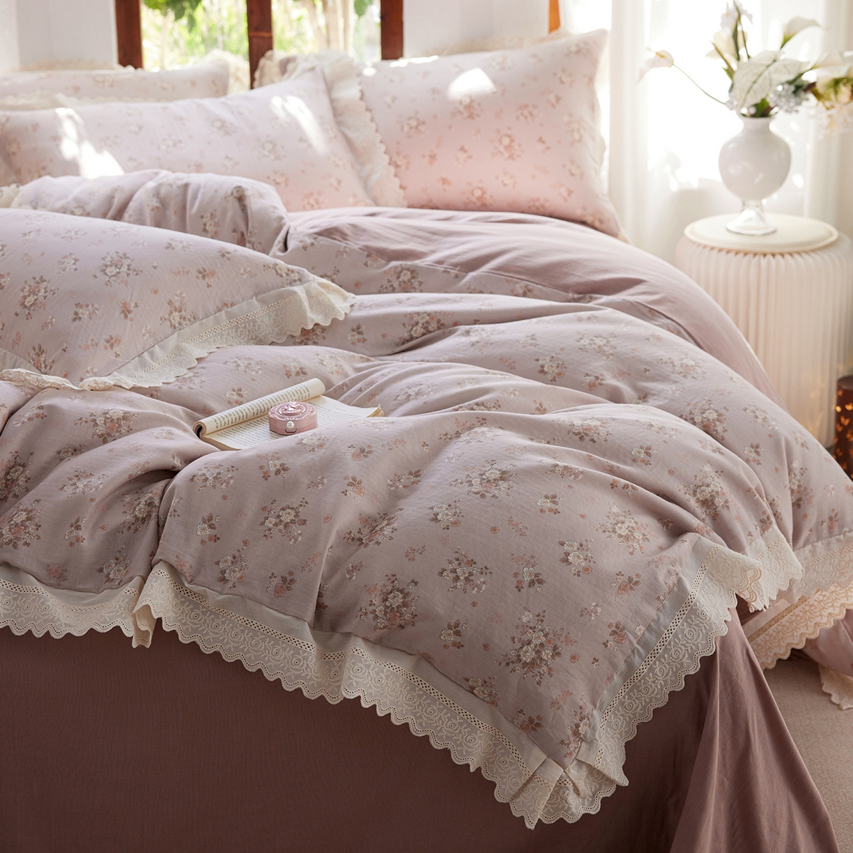 91家纺网 家纺一手货源 找家纺 清雅福 2026春夏新品韩版全棉双层纱镂空花边系列四件套 落日余晖