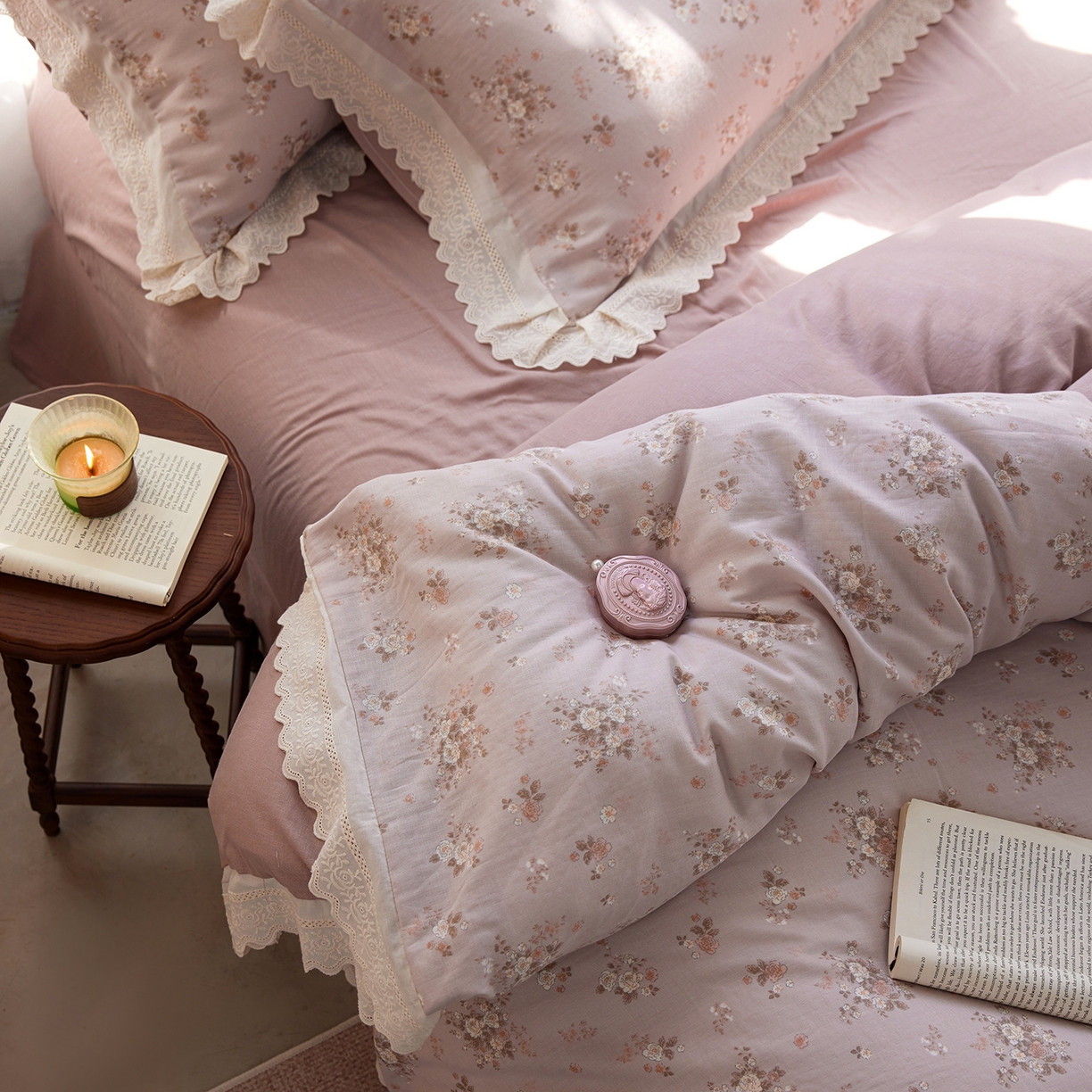 91家纺网 家纺一手货源 找家纺 清雅福 2026春夏新品韩版全棉双层纱镂空花边系列四件套 落日余晖