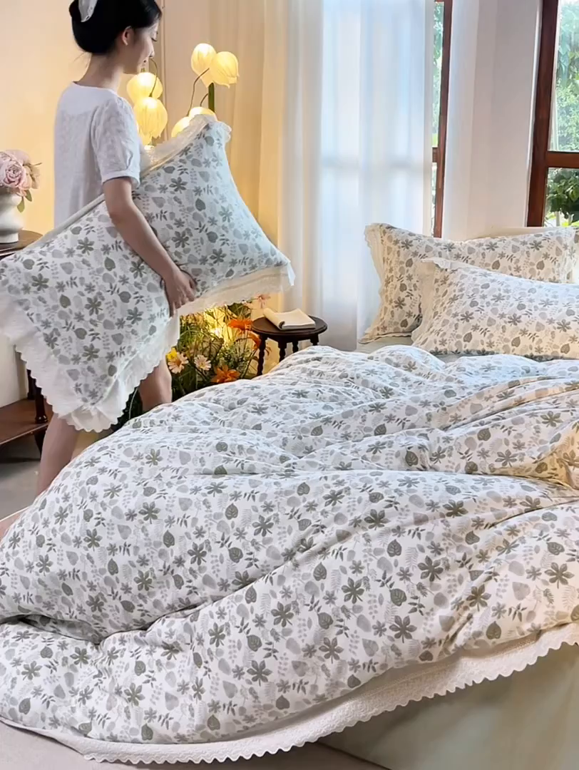 91家纺网 家纺一手货源 找家纺 清雅福 2026春夏新品韩版全棉双层纱镂空花边系列四件套 芊叶