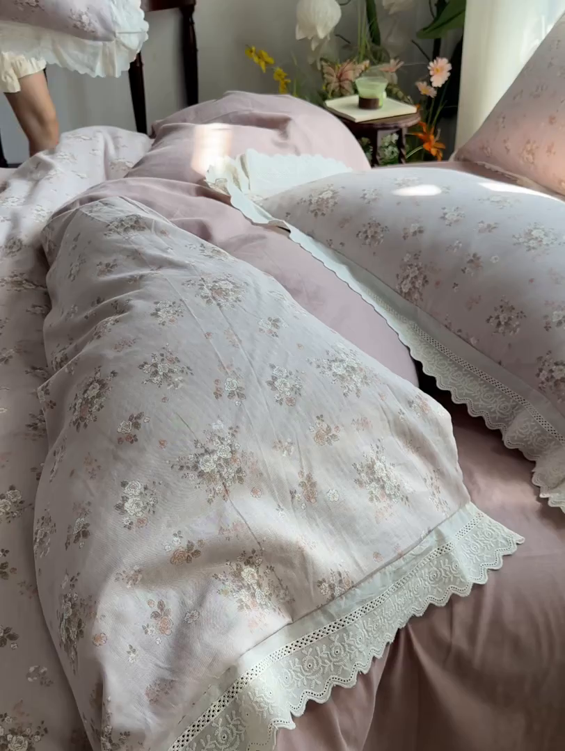 91家纺网 家纺一手货源 找家纺 清雅福 2026春夏新品韩版全棉双层纱镂空花边系列四件套 落日余晖