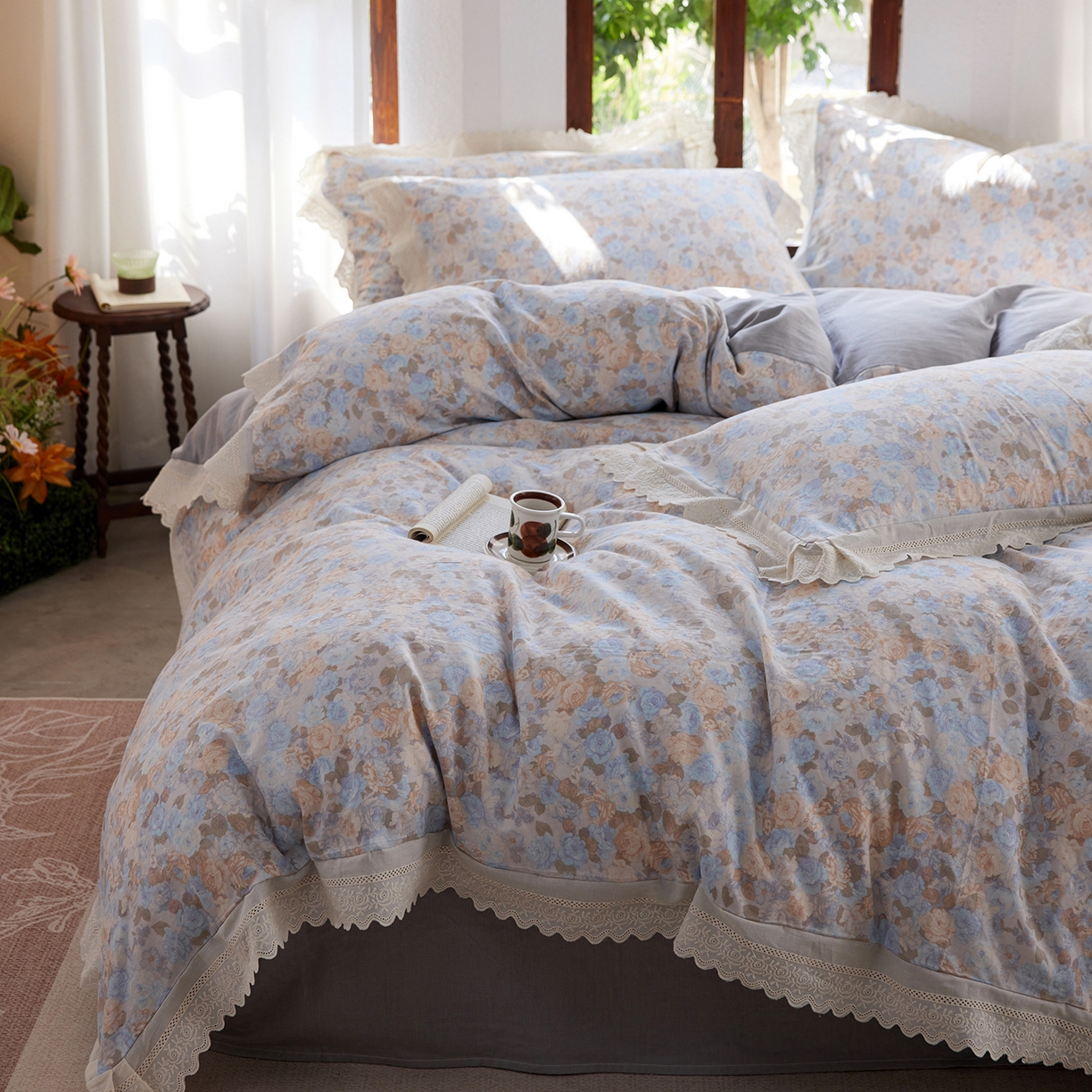 91家纺网 家纺一手货源 找家纺 清雅福 2026春夏新品韩版全棉双层纱镂空花边系列四件套 半岛花园-兰