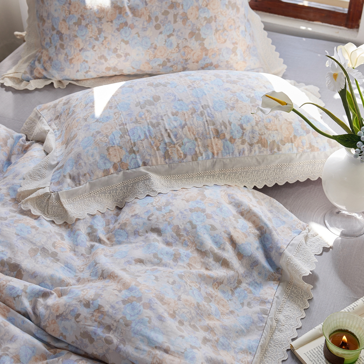 91家纺网 家纺一手货源 找家纺 清雅福 2026春夏新品韩版全棉双层纱镂空花边系列四件套 半岛花园-兰