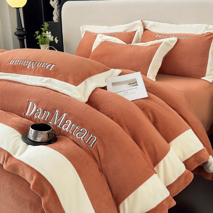 91家纺网 家纺一手货源 找家纺 苹果星家纺 2025新款230克全工艺轻奢简约撞色拼接酒店风绣花四件套 曼德拉-橙色