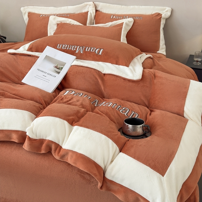 91家纺网 家纺一手货源 找家纺 苹果星家纺 2025新款230克全工艺轻奢简约撞色拼接酒店风绣花四件套 曼德拉-橙色