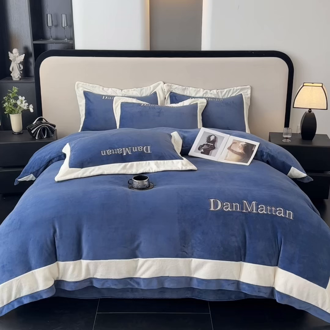 91家纺网 家纺一手货源 找家纺 （总）苹果星家纺 2025新款230克全工艺轻奢简约撞色拼接酒店风绣花四件套