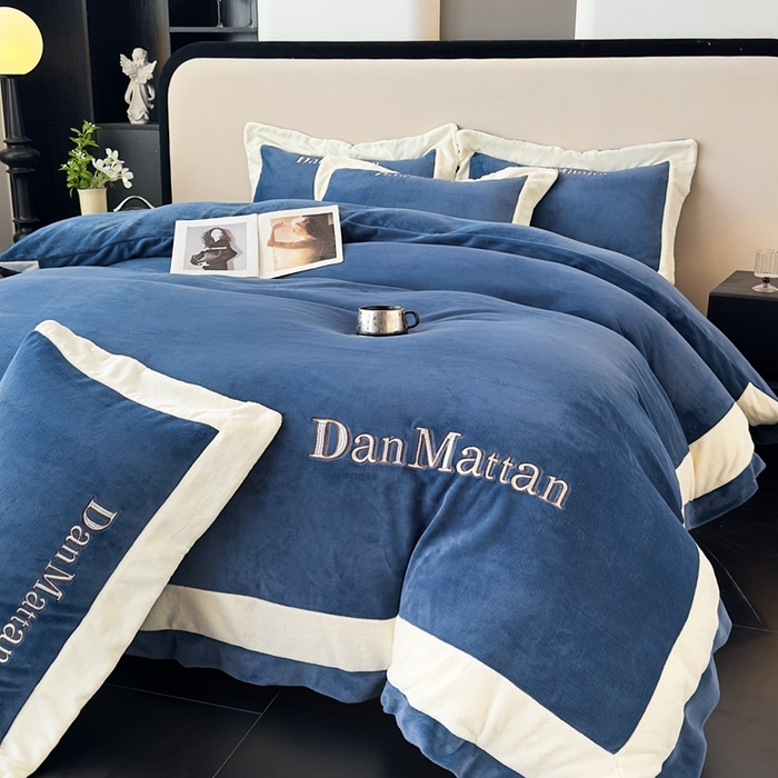 91家纺网 家纺一手货源 找家纺 （总）苹果星家纺 2025新款230克全工艺轻奢简约撞色拼接酒店风绣花四件套