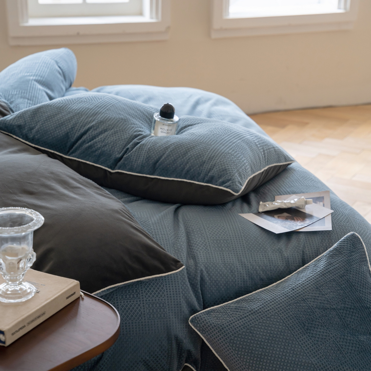 91家纺网 家纺一手货源 找家纺 例外 2025新款210克高克重天鹅绒华夫绒四件套 华夫绒-雾蓝