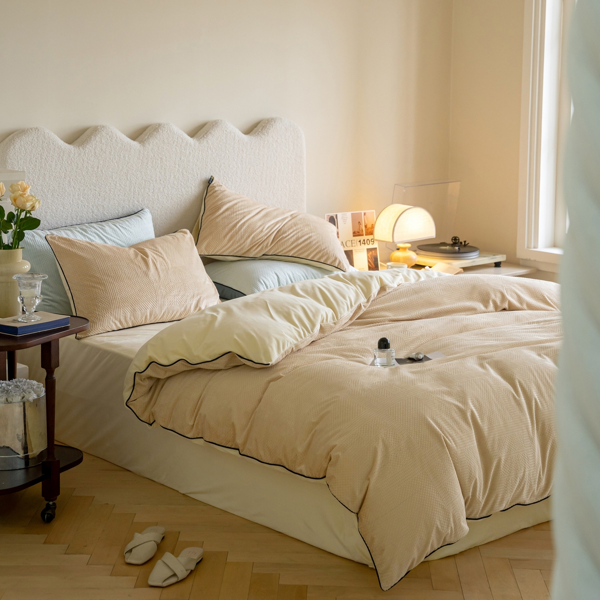 91家纺网 家纺一手货源 找家纺 例外 2025新款210克高克重天鹅绒华夫绒四件套 华夫绒-奶茶